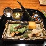 東山 吉寿 - トキシラズの鮭が美味しいのですが,ずぅ～っと我慢しているチーズを久しぶりに食べれたのも嬉しい❤️(人*´∀｀)♡もずくに,長芋が入っているのも斬新でしたょ(*’ω’ﾉﾉﾞ☆ﾊﾟﾁﾊﾟﾁ