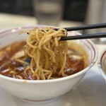 蒙古タンメン中本 - スープに潜らせた麺