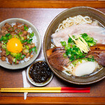 沖縄麺処 天願 - ガツンとニンニク豚飯！ガッツリ喰らいたい時に最高です。
※お好きなそばを選んでください。