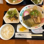 さんわ - ラーメン定食です