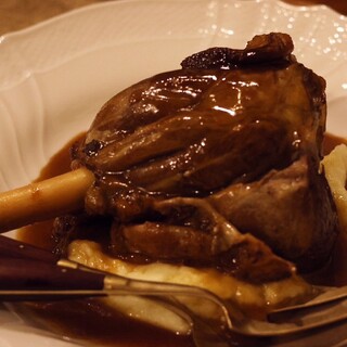 イタリア料理の原点といえる家庭料理を現地で学んだ熟練のシェフ