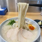 鶏白湯専門店 カネオカラーメン - にゅーん！