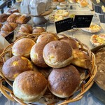 アルムのパン - 料理写真:人気No.1　北海道塩バターコーンパン210円