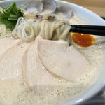 鶏白湯専門店 カネオカラーメン - にゅ