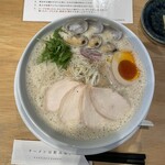 鶏白湯専門店 カネオカラーメン - 魚貝鶏白湯1,030円（鶏チャーシュー）
