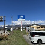 Yatsuren Honsha Kojo Heisetsu Chokubaijo - 早上9點半過後，來了很多顧客