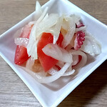 ゆるり農カフェ EVER GREEN CAFE - 今日の おかず　新玉ねぎのマリネ（タコ・トマト）280円　2025/05