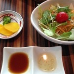 焼肉 kanoya - 最初にタレやサラダが。（H2608)