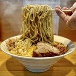 ラーメン鷹の目 - 麺リフト