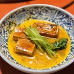 和田金 - 玉子につけた野菜（春菊）とお麩