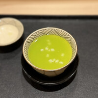 鮨 こん藤 - 蛤の茶碗蒸し　うすい豆のすり流しかけ
