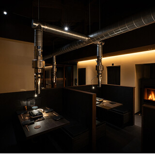 适合悠闲享受晚餐的座位
      我们提供四张四人桌