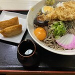 富士 - いなり2ヶと冷田舎そば大盛
      エビ天一尾トッピングしてもらいました