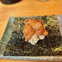SUSHI TOKYO TEN、 横浜店 - 北海道根室の馬糞ウニ