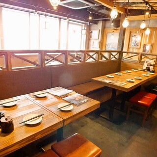 人数に合わせて様々なシーンに対応可能なお席多数ございます！