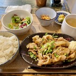 肉の八十二食堂 - 