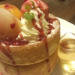 星乃珈琲店 - 季節の窯焼きスフレ
            パンケーキ。ももー！
            やっと石川にできた。