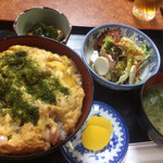 Kimi shima - 親子丼＆豆腐サラダ＆いわしのピリ辛煮ランチ　850円