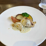 Fruits Bistro SABLIER - マンゴーを包んだ美桜鶏のパネ  フルムダンベールソース