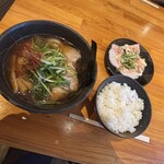 姫路麺哲 - サービスのチャーシュー皿