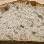 バルティザン ブレッドファクトリー - サワードゥチャパタ　の断面