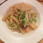 クッチーナ笑多 - ２０１４年８月１８～２２日のランチ「ベーコン、枝豆、長ねぎ、ドライトマトのバターパルミジャーノ  ペンネ」（１，０００円）サラダ・パン・コーヒーor紅茶付