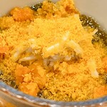 貴山 - オレンジ色の塊は渡り蟹の内子です。ホックホクです