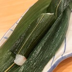 貴山 - ちまき寿司です。笹の葉で包み、イグサで縛りました