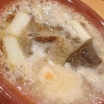 貴山 - 手前が程よく溶けた杵つきの丸餅。京都の亀岡から仕入れられていました。