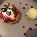 FIVE Grill & Lounge - 