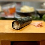 寿し辰 - 白瓜の奈良漬け手巻き寿司。
      これが巻き簀で巻く海苔巻きとはまた違っておいし～い♪酢飯はふわふわだし海苔もパリパリ！
      奈良漬けもとっても良き('ﾛ')/'ﾛ')/'ﾛ')/'ﾛ')/うまーイ!!!