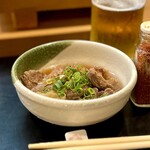 寿し辰 - 牛すじ煮付け（¥600税抜）
      良質な牛すじを、下処理を完璧にしてじっくりと煮込んであるので脂っこさは皆無！めちゃくちゃおいしい♪ 