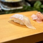 寿し辰 - 見て！この美しいヒラメ♡
      40cmくらいのそれほど大きくないヒラメだったそうですが、しっかり身が厚い！素晴らしい歯応えです♪ ヾ('ﾛ'*)ﾉ"ｩﾝﾏｯ!