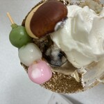 和洋折衷喫茶 ナガヤマレスト - 中に隠れてるわらび餅