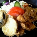 焼かつの店かつ亭 - 鳥天ぷら定食　天ぷらアップ