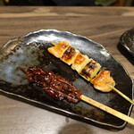 전세키 개별룸 라쿠조우 모리오카 오오도오리점 - 닭꼬치(파와 간) 385엔 × 2