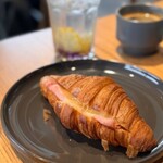 RONIN Coffee - Ham and Cheese Croissant