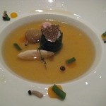 レストラン タテル ヨシノ - ブイヨンを注いだところ