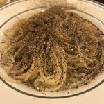 立飲・ビストロシン サンテ - ブラックペペロンチーノ