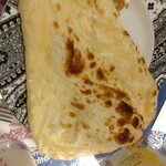 マハトマ - ナンまたはライスが選択可能なので、ナンを選択。大きい！