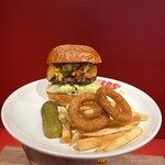 BROZERS’ - 【期間限定】 『BBQ PEACH & GUACAMOLE BURGER¥2,310』 『DRAFT BEER¥748』 『HAMBURG & CHEESE SANDWICH¥1,210』 『HOT COFFEE¥550』