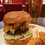 BROZERS’ - 【期間限定】 『BBQ PEACH & GUACAMOLE BURGER¥2,310』 『DRAFT BEER¥748』 『HAMBURG & CHEESE SANDWICH¥1,210』 『HOT COFFEE¥550』