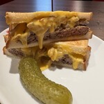 BROZERS’ - 【期間限定】 『BBQ PEACH & GUACAMOLE BURGER¥2,310』 『DRAFT BEER¥748』 『HAMBURG & CHEESE SANDWICH¥1,210』 『HOT COFFEE¥550』