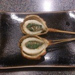 Shingen - 蟹味噌のキス巻き（蟹味噌を紫蘇で巻き、キスで包んだもの）
