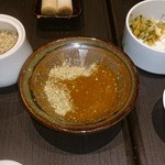 とんかつ 濵かつ - ゴマ多め