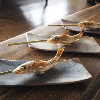 炭火割烹 稲米舎 - 料理写真:囲炉裏でじっくりと焼いた　カリふわジュワな魚