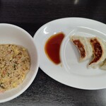 ラーメン 猪のしし - 小チャーハン＆餃子３個