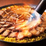 阪急トップビアガーデン - 炙りチャーシュー&スパイシーガーリックライス