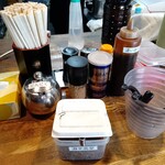 NAGAHAMAらーめん - テーブル