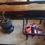 地鶏焼 ふかせ - 囲炉裏アップ